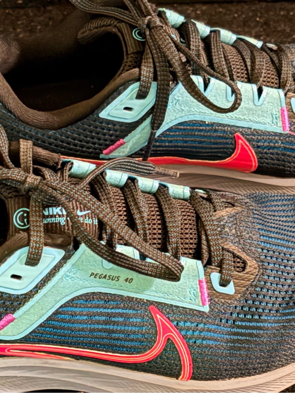 Nike Women’s Pegasus Running Shoes in Teal, Pink & Black Great condition! - Picture 5 of 8